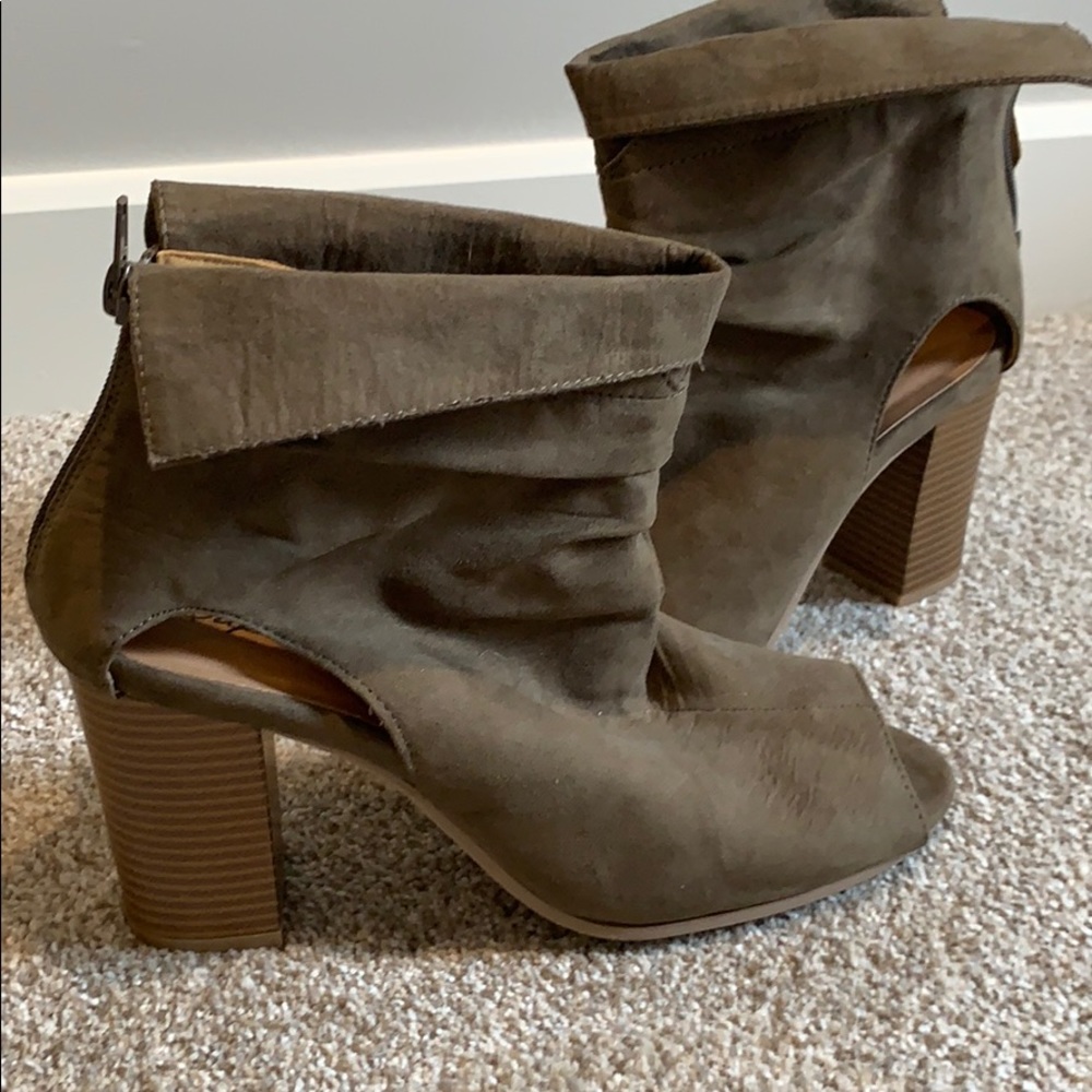 Qupid hunter green booties